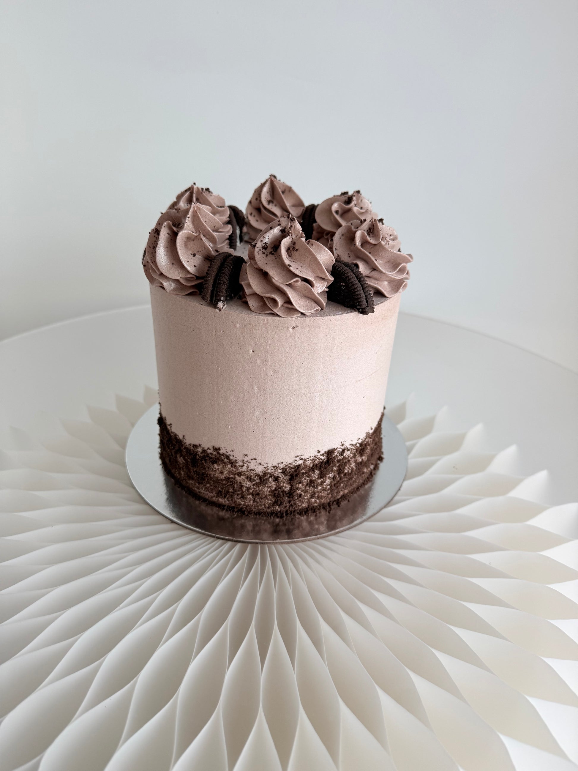 Father's Day cookies and cream cake topped with chocolate buttercream swirls, Oreos and a Happy Father's Day plaque