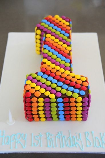 Smarties KitKat cake - By Andrea Janssen
