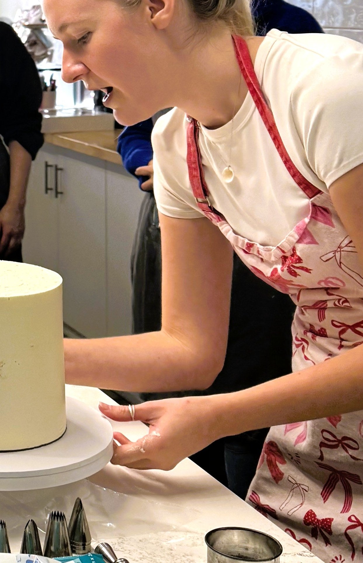 Emma Townsend teaching buttercream cake decorating in the Rozelle studio