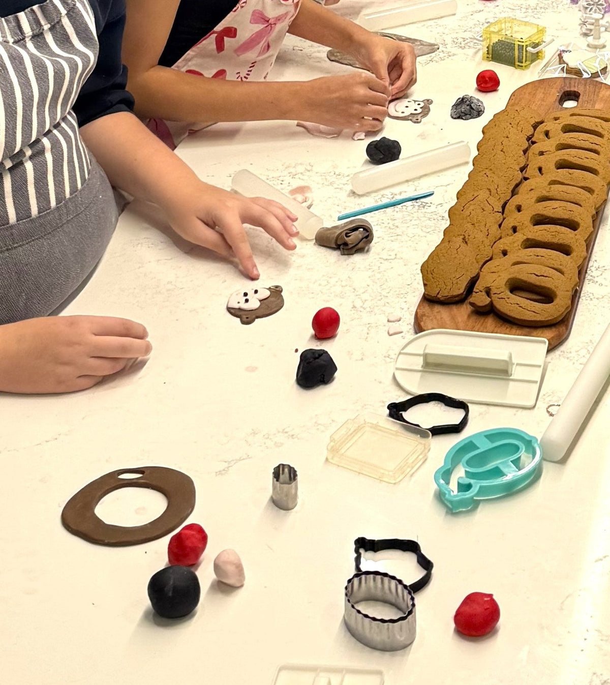 Children decorating fondant shapes at the Rozelle cake studio